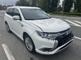 Voiture accidenté Mitsubishi Outlander PLUG-IN HYBRID 2020/12
