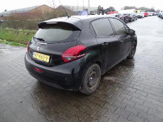 skadebil auto Peugeot 208 1.2 Vti 2018/1