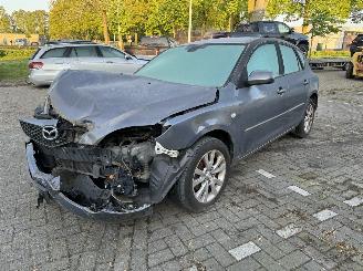 Voiture accidenté Mazda 3  2007/10