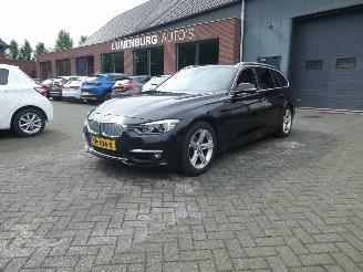 Voiture accidenté BMW 3-serie 318i Touring AutomaatLuxury Edition Panorama dak 2018/10