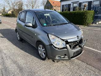 uszkodzony samochody osobowe Opel Agila 1.0-12V 2011/3