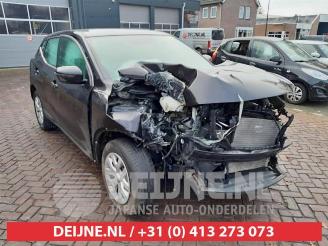 uszkodzony samochody osobowe Nissan Qashqai Qashqai (J11), SUV, 2013 1.2 DIG-T 16V 2017/4