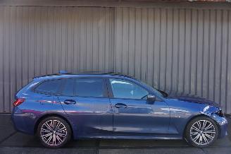 damaged passenger cars BMW 3-serie 320e 120kW Business Edition Plus 2021/11