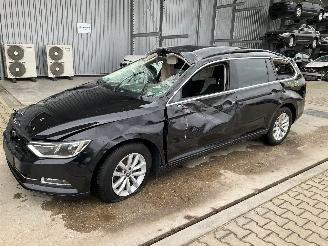 Unfall Kfz Van Volkswagen Passat  2016/7