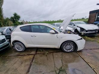 damaged passenger cars Alfa Romeo MiTo MiTo (955), Hatchback, 2008 / 2018 1.3 JTDm 16V Eco 2013