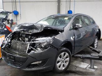 Damaged car Opel Astra Astra J Sports Tourer (PD8/PE8/PF8) Combi 1.6 CDTI 16V (B16DTL(Euro 6)=
) [81kW]  (02-2014/10-2015) 2015/1
