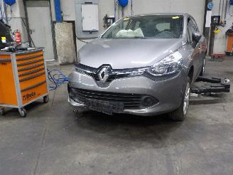 skadebil auto Renault Clio Clio IV (5R) Hatchback 5-drs 1.2 TCE 16V GT EDC (H5F-403(H5F-D4)) [88k=
W]  (03-2013/08-2021) 2015
