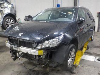 damaged passenger cars Peugeot 308 308 SW (L4/L9/LC/LJ/LR) Combi 5-drs 1.6 BlueHDi 120 (DV6FC(BHZ)) [88kW=
]  (03-2014/12-2021) 2015
