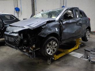 Coche siniestrado Hyundai I-20 i20 (GBB) Hatchback 1.2i 16V (G4LA) [62kW]  (11-2014/08-2020) 2016/0