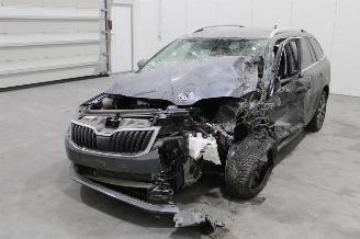 uszkodzony samochody osobowe Skoda Octavia  2019/6