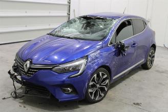 Damaged car Renault Clio  2021/11
