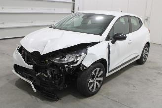 damaged passenger cars Renault Clio  2023/3