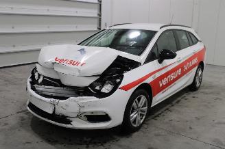damaged passenger cars Opel Astra  2021/5